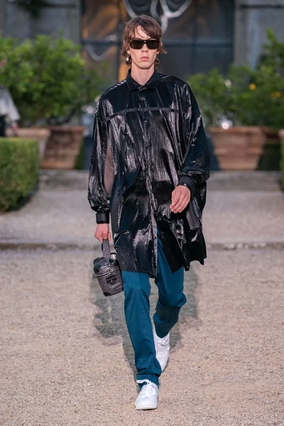 Look 32
